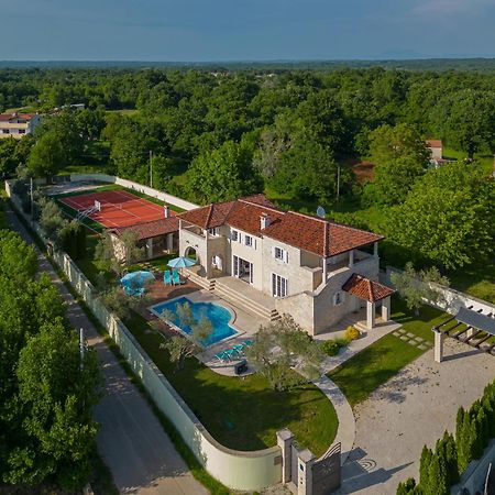 Villa Ortensia Mit Beheiztem Pool By Istrialux Svetvinčenat 外观 照片